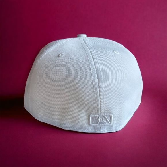 Toronto Blue Jays - New Era Hat - All White Collection - Size 7 5/8 - Picture 3 of 6